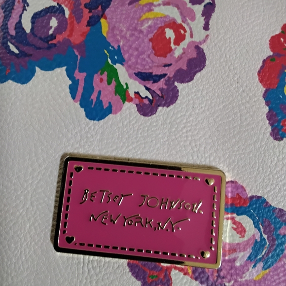 BETSEY JOHNSON Floral Crossbody Bag with Pink Bow - Picture 4 of 5